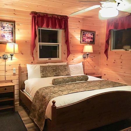 Motel Long Lake And Cottages エクステリア 写真
