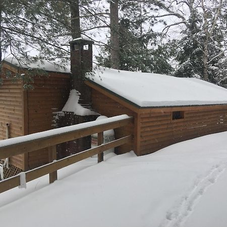 Motel Long Lake And Cottages エクステリア 写真