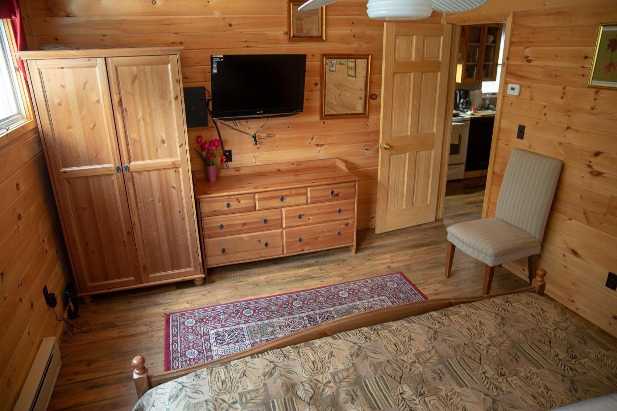 Motel Long Lake And Cottages エクステリア 写真