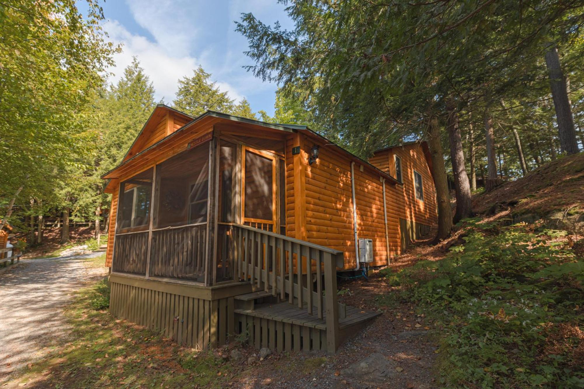Motel Long Lake And Cottages エクステリア 写真