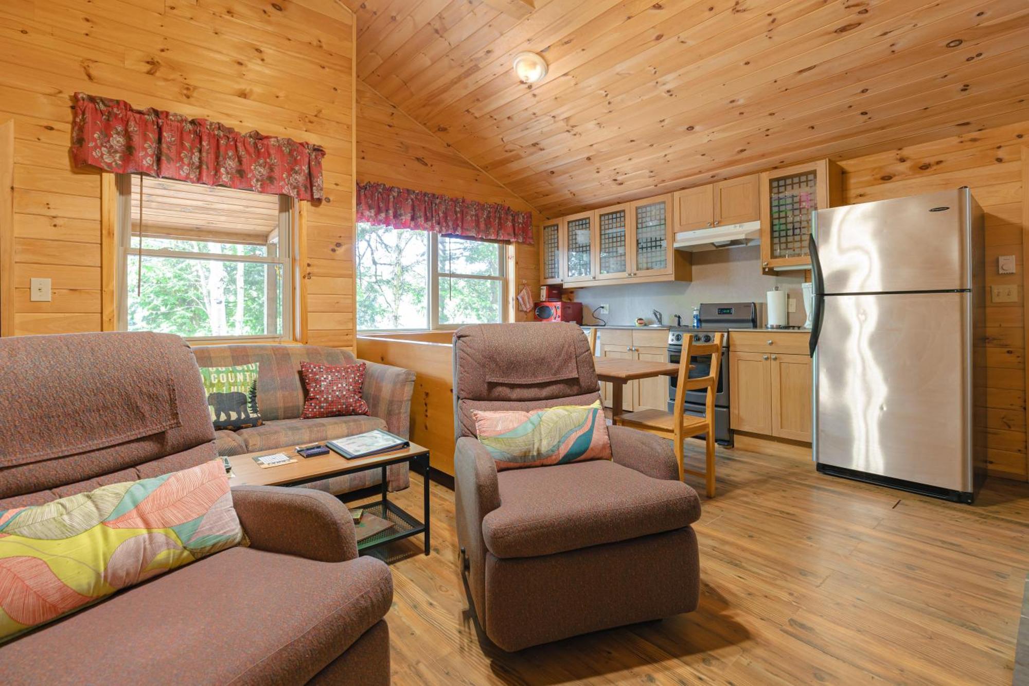 Motel Long Lake And Cottages エクステリア 写真