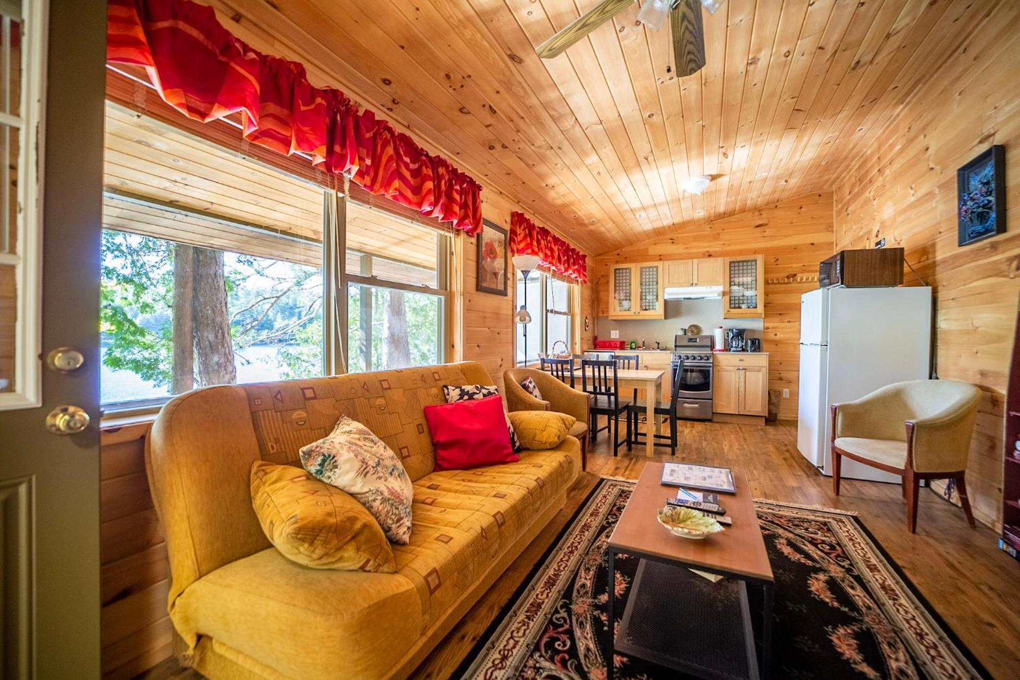 Motel Long Lake And Cottages エクステリア 写真
