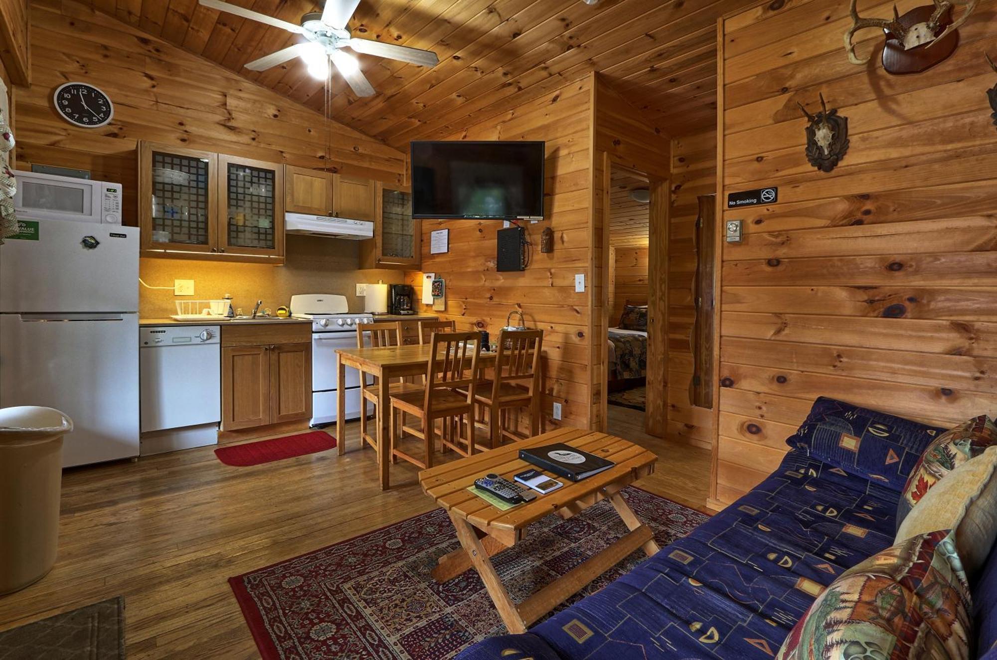 Motel Long Lake And Cottages エクステリア 写真