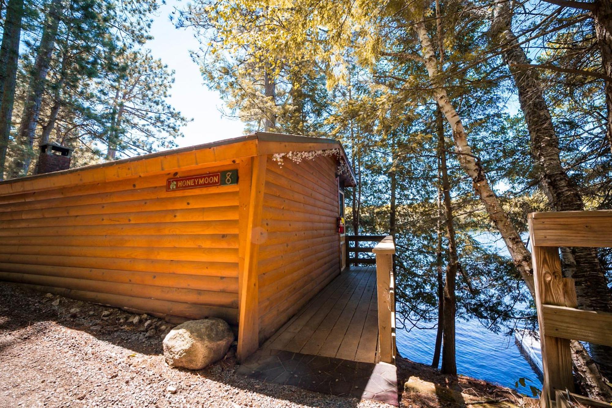 Motel Long Lake And Cottages エクステリア 写真