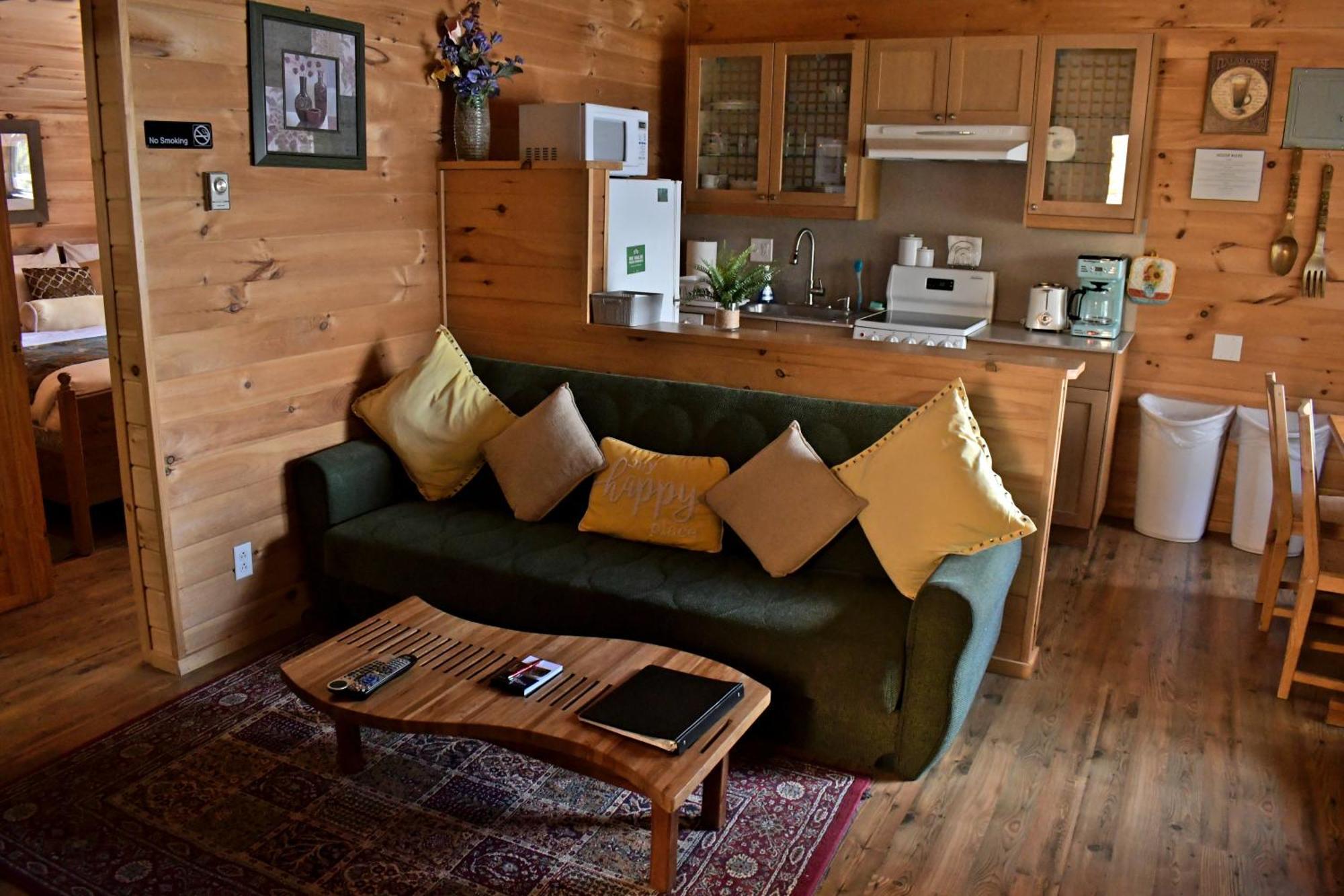 Motel Long Lake And Cottages エクステリア 写真