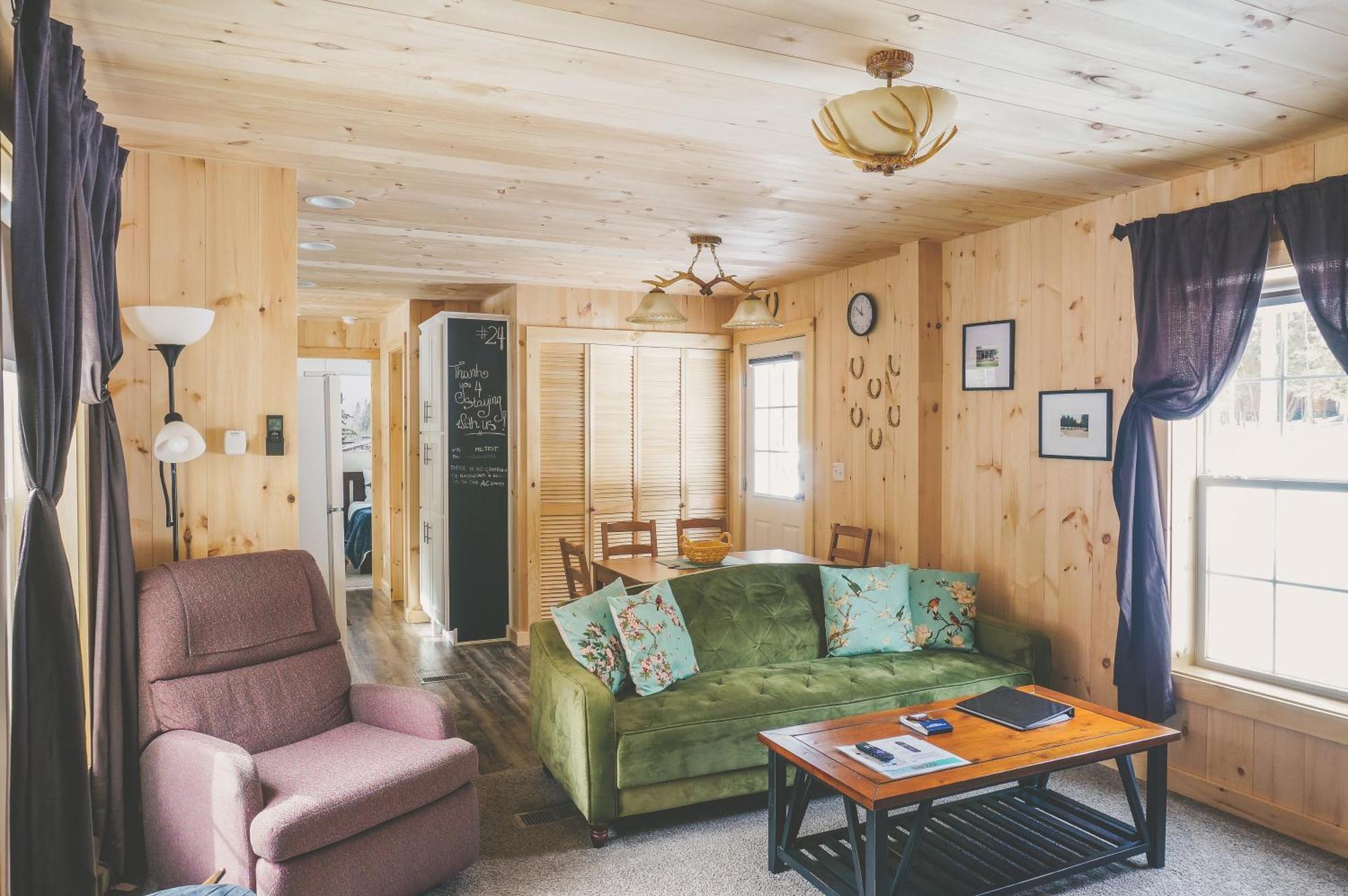 Motel Long Lake And Cottages エクステリア 写真